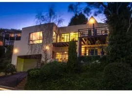 Spacious 6-BR & 3 baths House in Prime Location