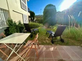 Apartament amb piscina i aparcament - Baixos amb jardinet