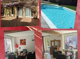 Les Ducs &Ocirc; Calme de Nevers，位于讷韦尔的带停车场的酒店