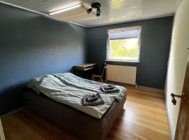 Cozy rooms in Rødbyhavn! Right next to Femern & Puttgarden，位于勒兹比的民宿