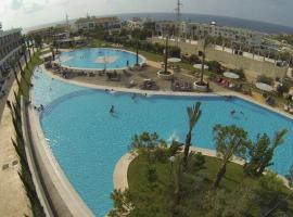 萨利纳斯度假酒店汽车旅馆，位于安法赫的酒店