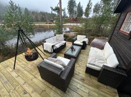 Cozy cabin with great view and immediate proximity to the ski resort and swimming area，位于弗罗达尔的酒店