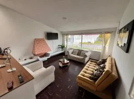 travelers house 5 minutes close to the airport