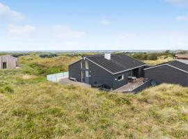 Awesome Home In Løkken With Kitchen，位于洛肯的酒店
