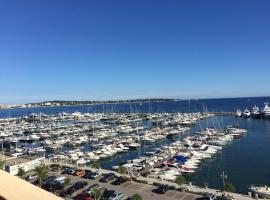 Amazing View Port Golfe-Juan and Garage，位于戈尔夫瑞昂的公寓