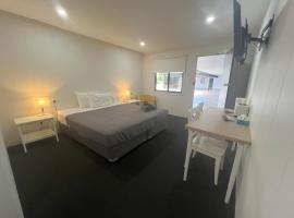 Abajaz Motel-Central-King Bed-Shaded Parking