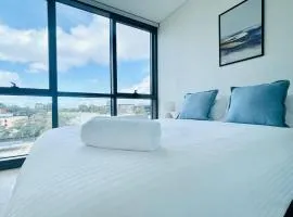 Modern stylish 3 bedroom condo - Parking, Gym, Pool