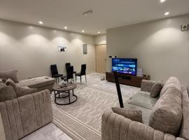 Cozy Separate Apartment in Muscat，位于‘Udhaybah的酒店