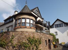 B&B Pension Winzerhaus Zell-Mosel，位于摩泽尔河畔的泽尔的民宿