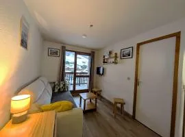 Appartement cosy à Arêches, 50m des pistes, terrasse ouest et piscine l'été - FR-1-342-249