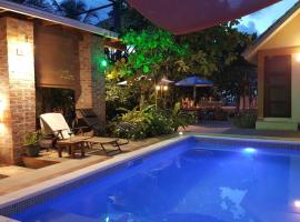 Propiedad entera frente al mar con 3 habitaciones，位于科尔特斯港的酒店