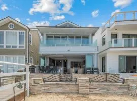 Waterfront Beach House on Newport Bay with Hot Tub
