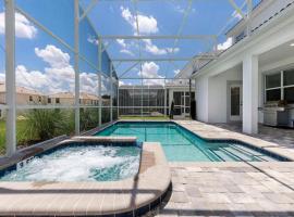 Stunning Home wPrivate Pool, minutes from Disney，位于达文波特的酒店