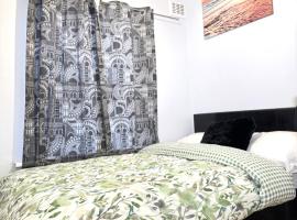 Cozy en-suite room near city center，位于唐克斯特的酒店