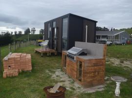 Bruce Farm Alpaca Cabin 2 by Tiny Away，位于巴尔克拉萨的酒店