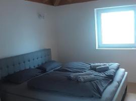 3-Zimmer Ferienwohnung für 6-8 Personen nahe München, Fürstenfeldbruck, Augsburg, Landsberg, Ammersee，位于Merching的酒店