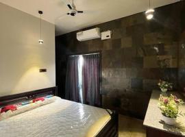 Seaside Serenity modern luxury stay at Ecr，位于马哈巴利普拉姆的酒店