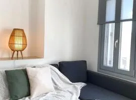 Artemonas White Escape