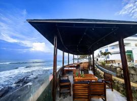 Joy Beach Lodge，位于塔科拉迪的酒店