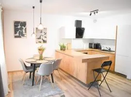 Apartment with Garden & FREE Parking & Late check out