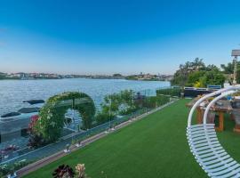 Immaculate Waterfront Residence-Masterpiece，位于黄金海岸的酒店