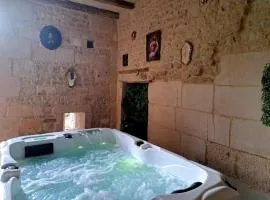 Gîte insolite dans un moulin à eau avec spa privatif