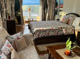 11 Monteviot: Luxury homestay overlooking a tea estate，位于Kurseong的豪华酒店