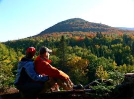 奥伯格高山酒店，位于圣阿黛拉的酒店