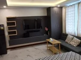 B Mary's Staycation in Tanza CAVITE Condo Type with balcony 2 person