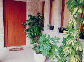 Casa da Vinha，位于Santa Eul&aacute;lia的木屋