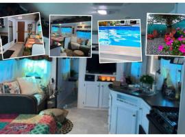 Brisas de Isabela Cozy Glamper 2，位于伊莎贝拉的酒店