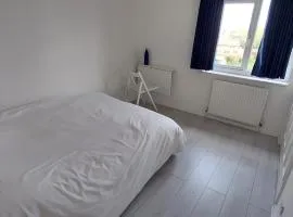 London Travellers Room - Romford, Hornchurch, Gidea Park to Heathrow via Elizabeth line