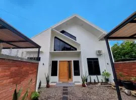 Yustien Homestay Jogja 3 Bedroom