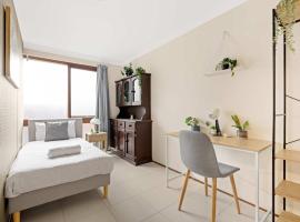 Private Single Room - Centrally Located at Milperra - Shared Bathroom
