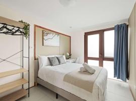 Quaint Double Room - Private Spot at Milperra - Shared Bathroom