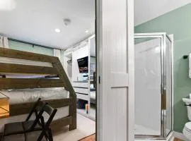 Cozy Resort Suite in Breckenridge with Free Parking, Hot Tubs, Sauna & Gym