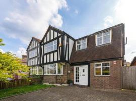 Tranquil and Lovely 5 bed house in Barnet，位于巴尔内特的酒店