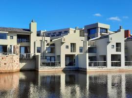Lakeside Apartment in Oubaai Golf Estate，位于乔治的酒店