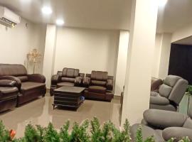 The Layover Hotel，位于Dimapur的酒店