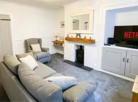 Newly Refurbished 2-Bed with Patio, Netflix & Wi-Fi
