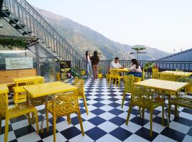 Friends by Alizeh Bhagsunag McLeodganj，位于麦罗肯机的酒店