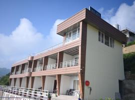 Dhurva Hotel and Resort，位于Naugaon的酒店