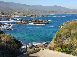 Cabaña frente al Mar Ensenada Pichidangui y los Vilos，位于洛斯比洛斯的酒店