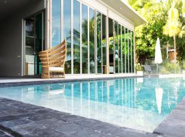 Phuket 4-Bedrooms Seaview 884m2 Private XL Luxury Infinity Pool Villa，位于班巴克洛的酒店