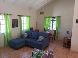 East Caribbean Lodging，位于乔治‧查尔斯机场 - SLU附近的酒店