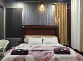 Gayatri Niwas - Room 2 - Luxury Private room with Ensuite Bathroom