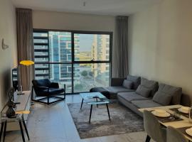 Luxury 1BR apartment, YAS Island Alzeina ,Near F1 Circuit