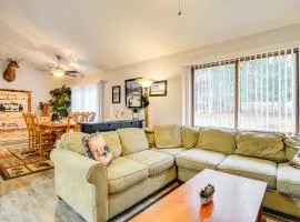 Cozy Bartlett Condo with Deck and Resort Amenities!