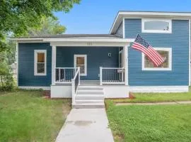 Upscale luxury home just a few blocks from beach