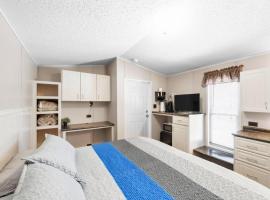 DazeOFF Too Suite 7 - Pet Friendly Suite by The Lodges at Fossil Creek，位于Shay的酒店